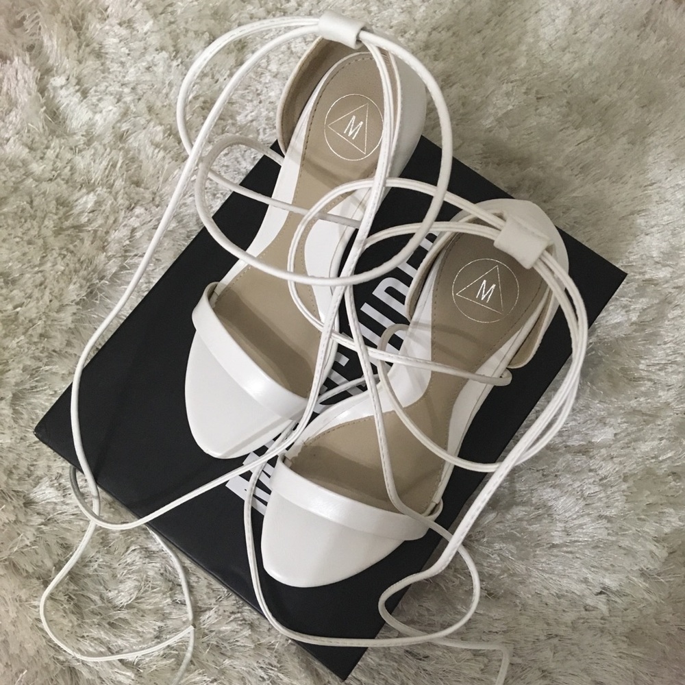 ✨White Lace Up Heels✨